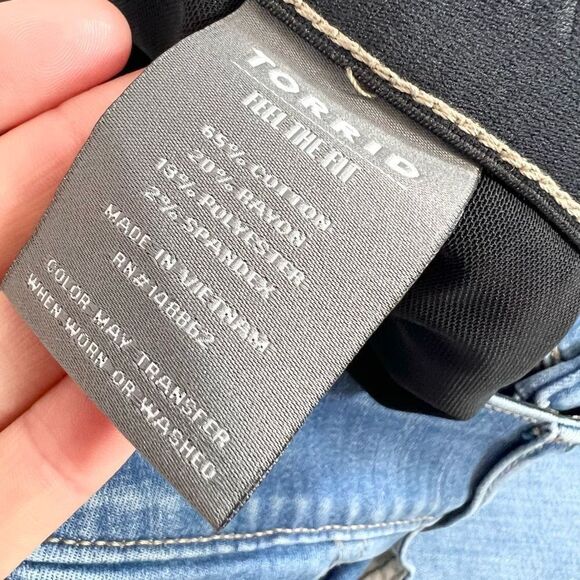 Torrid Bombshell Skinny Jeans Women's 20S Dark Blue Wash Super Soft Denim - Picture 7 of 11